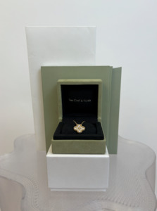 3000 5000: Van Cleef & Arpels Vintage Alhambra Pendant Necklace in 18K Yellow Gold and Diamond - Full Set