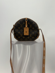 2000 2999: Louis Vuitton Boîte Chapeau in Monogram Canvas - FULL SET