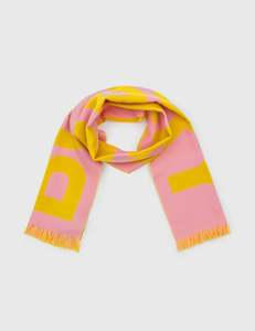 500 999: Burberry Wool Scarf