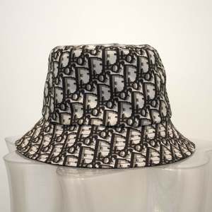 500 999: Dior Reversible Teddy-D Small Brim Hat
