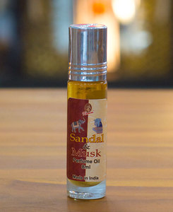 Products: Kamini Roll On – Sandalwood & Musk
