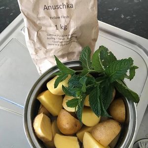 Small Goods: Spray Free Catos Potatoes - 1kg Bag