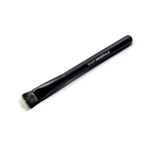 Accessories: Saint Minerals Foundation Brush