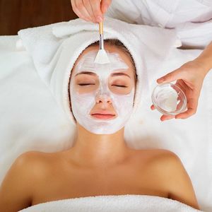 Christmas Gifts: Facial, Eyebrow Shape & Mini Makeover