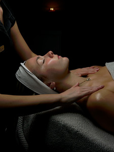 Christmas Collection 2022: Luxe Facial 1 Hour of Pure Bliss