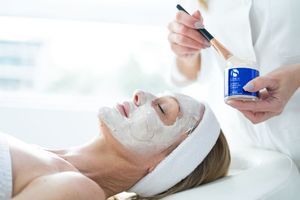 Treatment Promotions 1: Fire & Ice Facial by IS Clinical