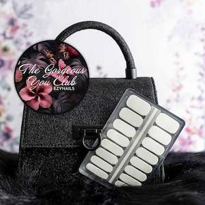 Romance: Elegant Lace-Tipped Nailwraps