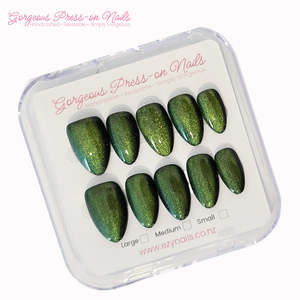 Poison Ivy Cat-Eye Reusable Press-On Nails - Classic Almond Midie