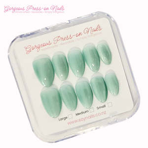 Mint Glimmer Cat-Eye Reusable Press-On Nails - Classic Almond Midie