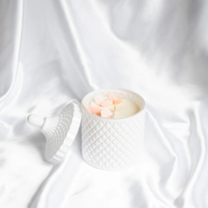 Retail: Mila Mae & Co Large Geo Candle