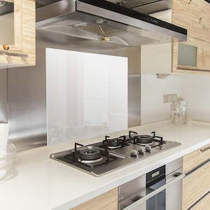 Kitchen Splashbacks: Toughened 60 x 75cm White Glass Kitchen Splashback – Modern Heat-Resistant Design for Homes