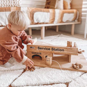 Vehicles: Qtoys | Wooden Service Station with Cars