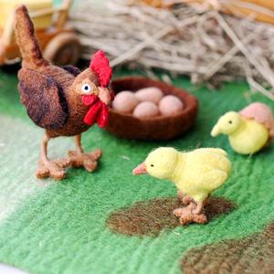 Tara Treasures | Felt Life Cycle of a Chicken