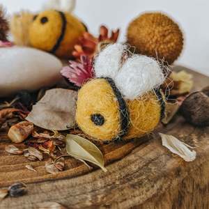 Felt And Yarn: Felt Bees