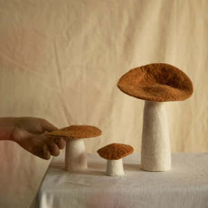 Play 1: Muskhane Felt Mushrooms | Caramel