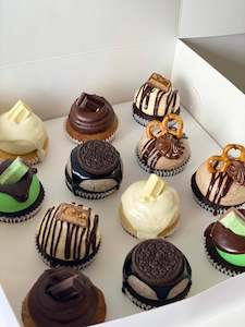 cupcakes: 12 Pack Mixed Regular Cupcakes