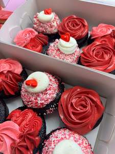 Cupcakes: 12 Pack Valentines Cupcakes