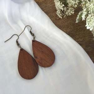 Wood Resin: Solid wooden teardrop