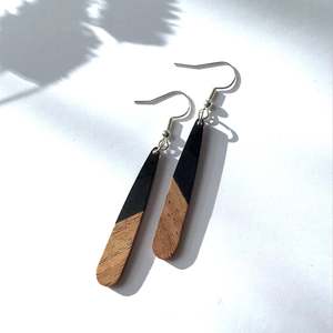 Wood Resin: Slender tear drop - Black