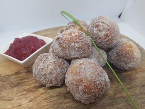 Products: Mini Cinnamon Sugared Doughnuts with Berry & Vanilla Sauce
