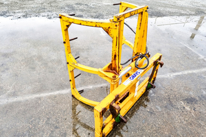 Products: Grays Straw bale claw grab c/w euro hitch