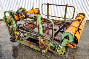 Products: Read Sidewinder 3ptL Bale Feeder