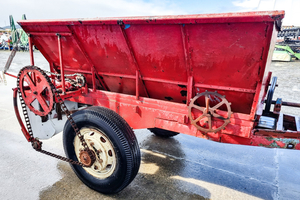 Custom Trailed Bulky Spreader