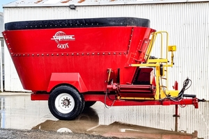 Supreme 600T Mixer Feeder Wagon