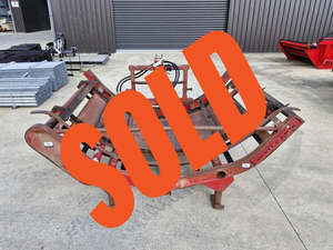 Used Cattle Feeding: Used Stephens Bale Feeder