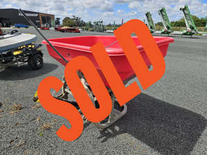 Used 675l Walco Spreader -PTO