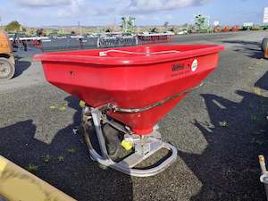 Used Fertiliser Spreaders: Used Walco 6.75 Fert Spreader