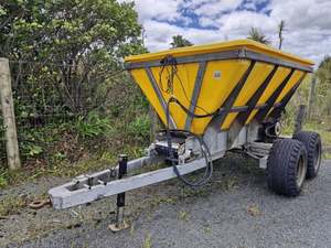 Used Fertiliser Spreaders: Used Tandem Axle CUB 5T Fert Spreader
