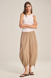 Velvet: VELVET - HOLLIS IN SAHARA