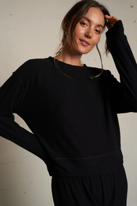 Perfect White Tee: PERFECT WHITE TEE - SELMA BRUSHED SWEATER TRUE BLACK