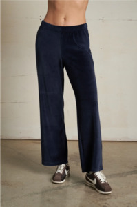PERFECT WHITE TEE - ALEX VELOUR PANT IN NAVY