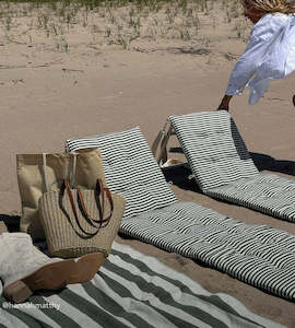 Furniture: SunnyLife I Reclining Beach Chair The Vacay I Olive