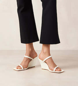 Shoes: Alohas | Paixao Leather Sandals | Cream