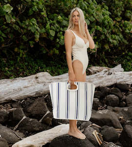 Backpacks Travel Bags: SunnyLife I Carryall Beach Bag AU The Resort I Coastal Blue