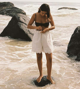 Commonplace I Alba Short I White