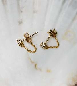 Jewellery: La Dailie | The Lucia Delicate Chain and Pearl Earrings | Gold