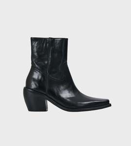 Shoes: Commonplace | Western Pointed Boot | Black