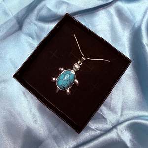 Necklaces: Turquoise Turtle Pendant