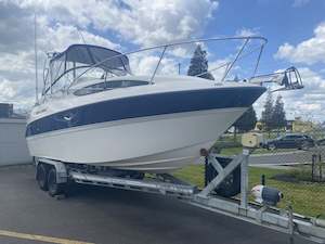 Recreational Boat: 2004 Bayliner 245 Capri
