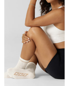 Lorna Jane Cable Knit Crew Socks - Cream & Latte