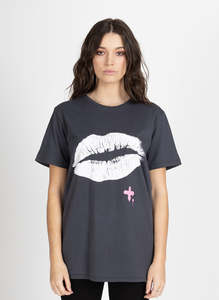 Ss23: Rush Tee - Lips