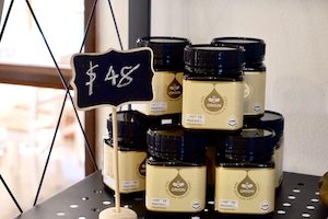 Products: Gift Boxed Manuka Honey - Fei's Blossom