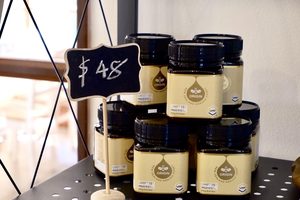 Products: Gift Boxed Manuka Honey - Fei's Blossom