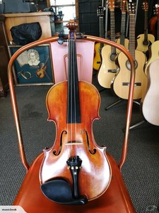 Products: Handmade Professional 4/4 Violin Package Design in Italy