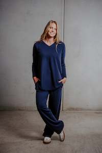 Bridge & Lord - Queen Vee Curved Hem Pullover BL5655