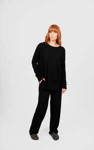 Bridge & Lord - Queen Crew Neck Curved Hem Pullover BL6659